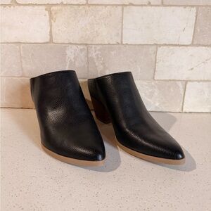 Universal Thread Black Mules